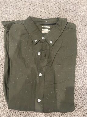 Slim Fit Olive Green Button-Down Shirt with Chest Pocket